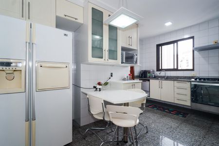 Apartamento à venda com 141m², 4 quartos e 2 vagasCozinha