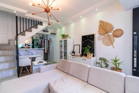 Casa à venda com 120m², 2 quartos e 2 vagas Casa à venda com 120m², 2 quartos e 2 vagasSala