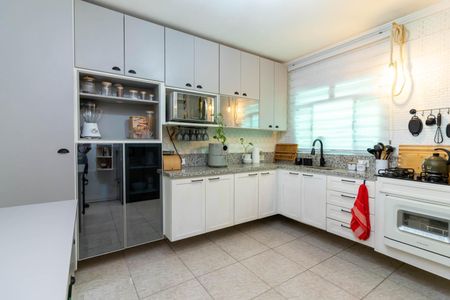 Casa à venda com 120m², 2 quartos e 2 vagas Casa à venda com 120m², 2 quartos e 2 vagasCozinha