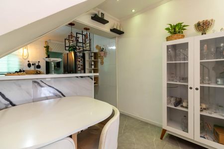 Casa à venda com 120m², 2 quartos e 2 vagas Casa à venda com 120m², 2 quartos e 2 vagasSala