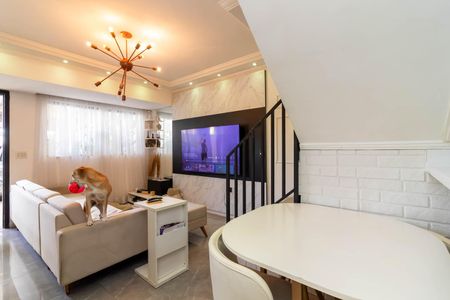 Casa à venda com 120m², 2 quartos e 2 vagas Casa à venda com 120m², 2 quartos e 2 vagasSala