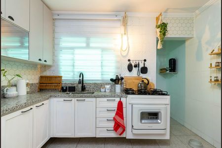 Casa à venda com 120m², 2 quartos e 2 vagas Casa à venda com 120m², 2 quartos e 2 vagasCozinha