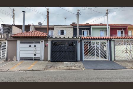 Casa à venda com 120m², 2 quartos e 2 vagas Casa à venda com 120m², 2 quartos e 2 vagasFachada