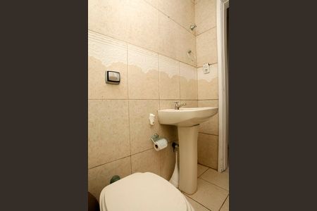 Banheiro de apartamento à venda com 2 quartos, 55m² em Petrópolis, Porto Alegre