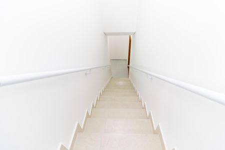 Casa para alugar com 70m², 2 quartos e sem vaga Casa para alugar com 70m², 2 quartos e sem vagaEscada