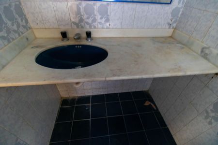 Casa à venda com 363m², 3 quartos e 2 vagasBanheiro da Suíte 1