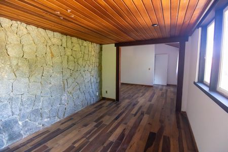 Casa à venda com 363m², 3 quartos e 2 vagasSuíte 2