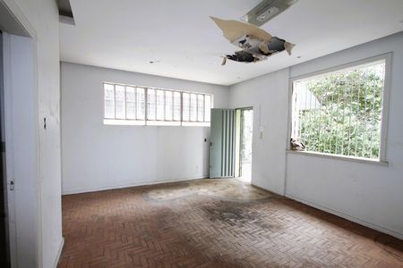 Casa à venda com 338m², 3 quartos e 4 vagasSala