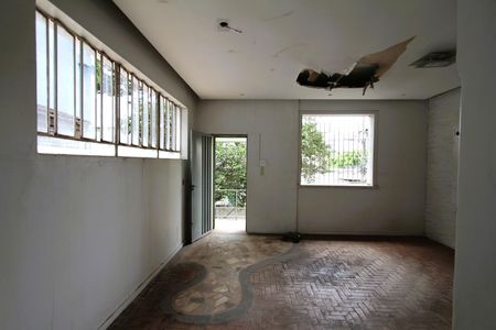 Casa à venda com 338m², 3 quartos e 4 vagasSala