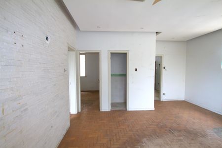 Casa à venda com 338m², 3 quartos e 4 vagas Casa à venda com 338m², 3 quartos e 4 vagasSala