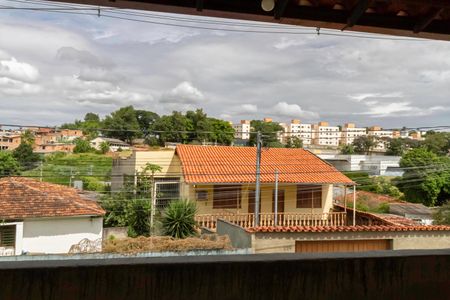 Casa à venda com 360m², 4 quartos e 4 vagas Casa à venda com 360m², 4 quartos e 4 vagasVista da sala