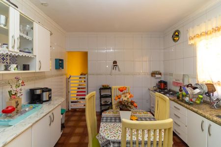 Casa à venda com 184m², 3 quartos e 2 vagas Casa à venda com 184m², 3 quartos e 2 vagasCozinha