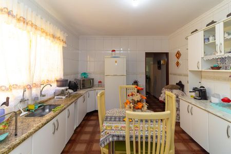 Casa à venda com 184m², 3 quartos e 2 vagas Casa à venda com 184m², 3 quartos e 2 vagasCozinha