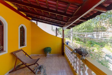 Casa à venda com 184m², 3 quartos e 2 vagas Casa à venda com 184m², 3 quartos e 2 vagasSacada