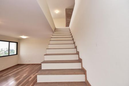 Apartamento para alugar com 636m², 4 quartos e 3 vagasEscada