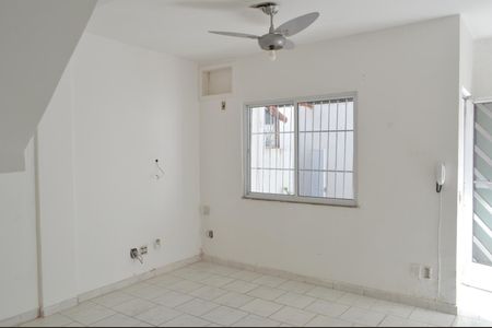 Casa de condomínio à venda com 120m², 3 quartos e 1 vagaSala