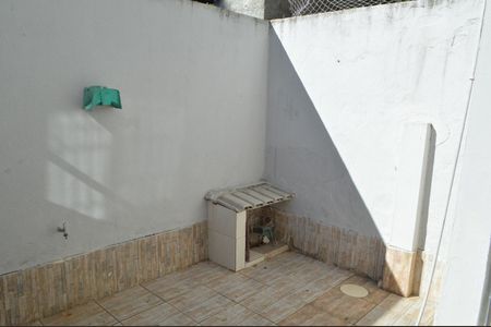 Casa de condomínio à venda com 120m², 3 quartos e 1 vagaQuintal