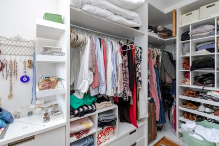 Apartamento à venda com 82m², 2 quartos e 2 vagas Apartamento à venda com 82m², 2 quartos e 2 vagasCloset da Suíte 1