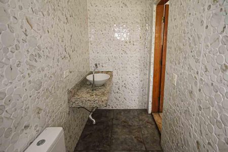 Casa à venda com 400m², 8 quartos e 2 vagas  Área comum Banheiro do Salão