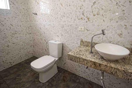 Casa à venda com 400m², 8 quartos e 2 vagas  Área comum Banheiro do Salão