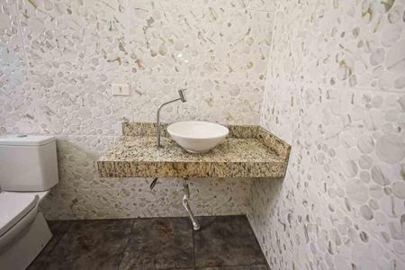 Casa à venda com 400m², 8 quartos e 2 vagas Área comum Banheiro do Salão