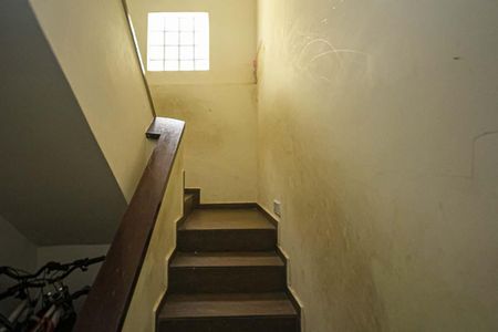 Casa à venda com 400m², 8 quartos e 2 vagasEscada