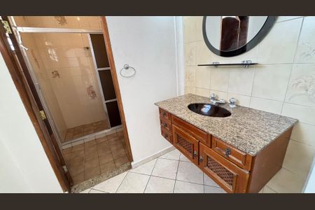 Casa à venda com 200m², 3 quartos e 2 vagas Casa à venda com 200m², 3 quartos e 2 vagasBanheiro da Suíte