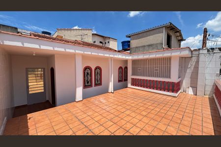 Casa à venda com 200m², 3 quartos e 2 vagas Casa à venda com 200m², 3 quartos e 2 vagasQuintal