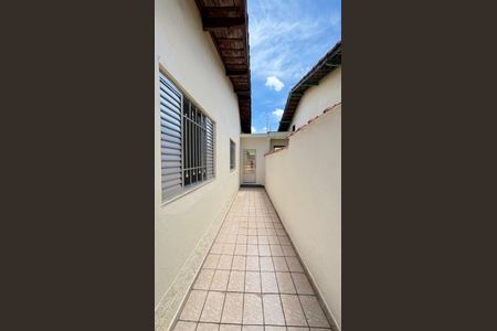 Casa à venda com 200m², 3 quartos e 2 vagas Casa à venda com 200m², 3 quartos e 2 vagasQuintal