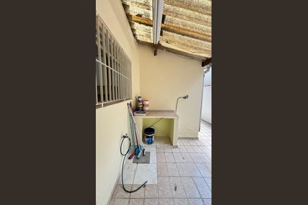 Casa à venda com 200m², 3 quartos e 2 vagas Casa à venda com 200m², 3 quartos e 2 vagasQuintal