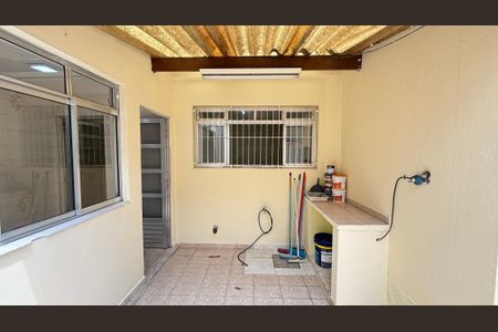 Casa à venda com 200m², 3 quartos e 2 vagas Casa à venda com 200m², 3 quartos e 2 vagasQuintal