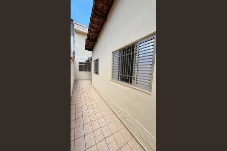 Casa à venda com 200m², 3 quartos e 2 vagas Casa à venda com 200m², 3 quartos e 2 vagasQuintal