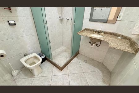 Casa à venda com 200m², 3 quartos e 2 vagas Casa à venda com 200m², 3 quartos e 2 vagasBanheiro