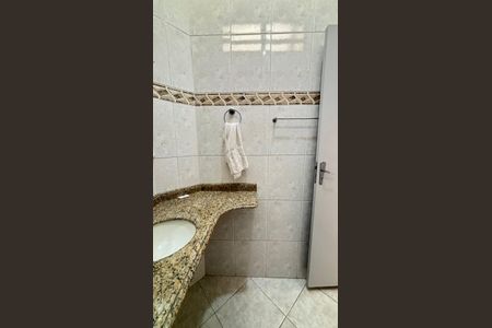 Casa à venda com 200m², 3 quartos e 2 vagas Casa à venda com 200m², 3 quartos e 2 vagasBanheiro