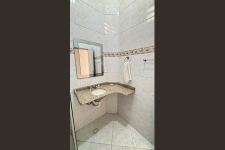 Casa à venda com 200m², 3 quartos e 2 vagas Casa à venda com 200m², 3 quartos e 2 vagasBanheiro