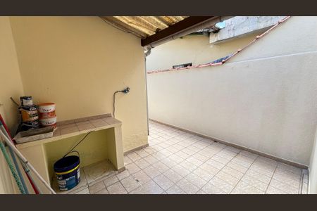 Casa à venda com 200m², 3 quartos e 2 vagas Casa à venda com 200m², 3 quartos e 2 vagasQuintal