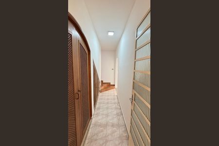 Casa à venda com 200m², 3 quartos e 2 vagas Casa à venda com 200m², 3 quartos e 2 vagasCorredor