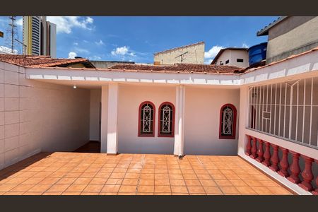 Casa à venda com 200m², 3 quartos e 2 vagas Casa à venda com 200m², 3 quartos e 2 vagasQuintal