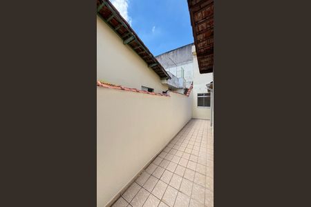 Casa à venda com 200m², 3 quartos e 2 vagas Casa à venda com 200m², 3 quartos e 2 vagasQuintal