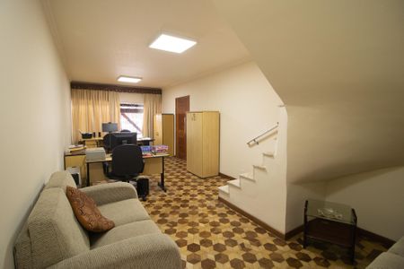 Casa à venda com 166m², 4 quartos e 2 vagas Casa à venda com 166m², 4 quartos e 2 vagasSala