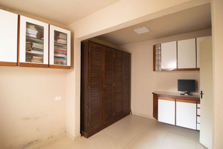 Casa à venda com 166m², 4 quartos e 2 vagas Casa à venda com 166m², 4 quartos e 2 vagasÁrea de Serviço