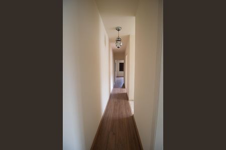 Casa à venda com 166m², 4 quartos e 2 vagas Casa à venda com 166m², 4 quartos e 2 vagasCorredor