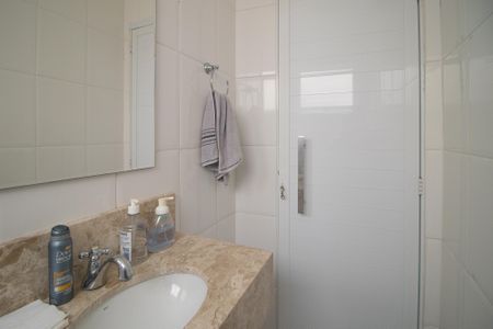 Casa à venda com 166m², 4 quartos e 2 vagas Casa à venda com 166m², 4 quartos e 2 vagasBanheiro 2