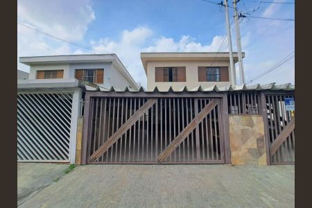 Casa à venda com 166m², 4 quartos e 2 vagas Casa à venda com 166m², 4 quartos e 2 vagasFachada