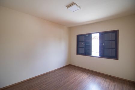 Casa à venda com 166m², 4 quartos e 2 vagas Casa à venda com 166m², 4 quartos e 2 vagasQuarto 1