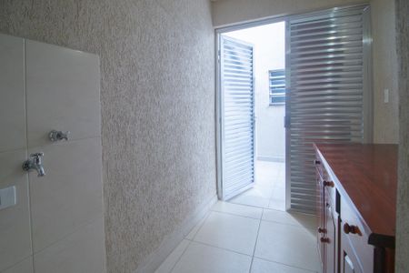 Casa à venda com 166m², 4 quartos e 2 vagas Casa à venda com 166m², 4 quartos e 2 vagasÁrea de Serviço