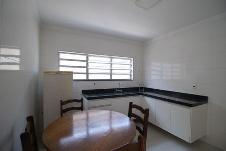 Casa à venda com 166m², 4 quartos e 2 vagas Casa à venda com 166m², 4 quartos e 2 vagasCozinha