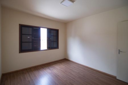 Casa à venda com 166m², 4 quartos e 2 vagas Casa à venda com 166m², 4 quartos e 2 vagasQuarto 1