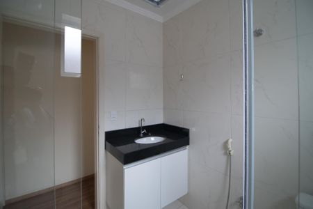 Casa à venda com 166m², 4 quartos e 2 vagas Casa à venda com 166m², 4 quartos e 2 vagasBanheiro 1