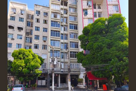 Apartamento à venda com 75m², 2 quartos e sem vagaFachada e portaria